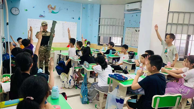 【福州钱塘小学校区】一场生动的国防教育课